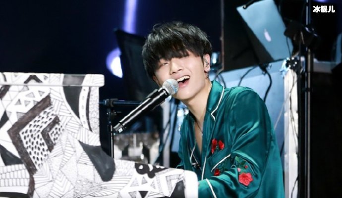 华晨宇喜爱皮衣一出场惊艳四座,以一敌寡力压群雄