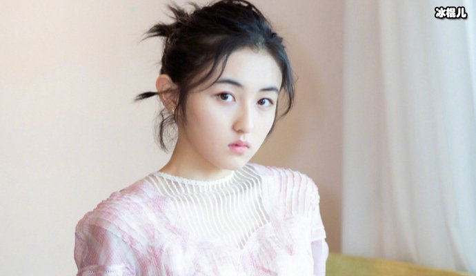 一身中性衣服的张子枫,这样穿真的有点酷