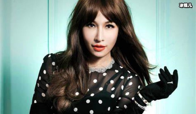 萧亚轩生日被送一千多玫瑰，小奶狗男友太懂浪漫网友表示真羡慕