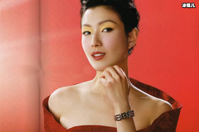 郑秀文周冬雨一决高下影后争夺激动人心,易烊千玺令粉丝担心!