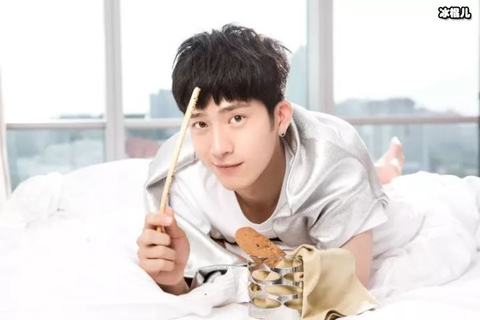 井柏然生日圈中好友送祝福,萧敬腾说了什么竟引发网友热议