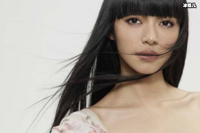 姚晨晒儿子演奏钢琴的视频,被调侃可以做舞伴回复:舍不下脸