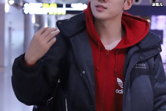 仝卓高考生身份作假一代未来主持人新星陨落,自己做的只能自己受