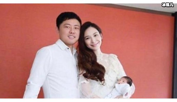 吴佩慈现身闺蜜聚会吃20元吐司疑似转性,网友:不大手大脚了