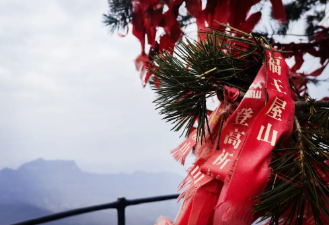 出发，到新的爱与新的喧闹中去