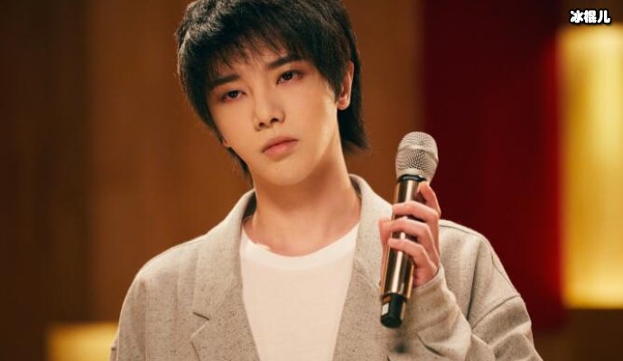 华晨宇凭借《快乐男生》出道,可爱花花越走越红前途一片光明