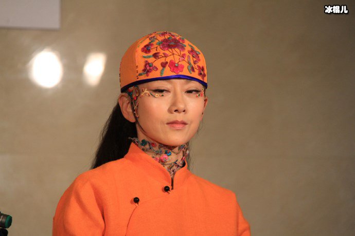 杨丽萍女徒弟与女友办婚礼!现场誓词让人感动父母态度令人起敬