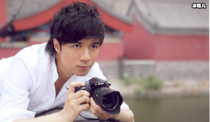 古巨基晒儿子相似的眉毛,两父子像复印一般