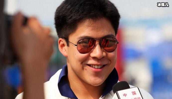 郭晶晶被拍到与妈妈同框，母女节俭风格相同已经搬离霍家大宅