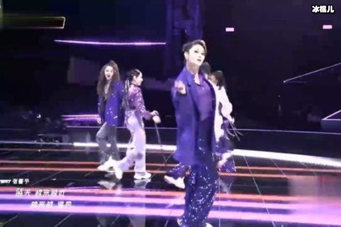 意外走光成笑柄死里逃生后立马结婚，8年后她乘风破浪而来