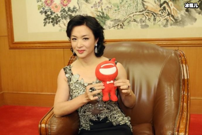 他一个被名字所累的歌手，不听金星劝告如今沦落为服务生