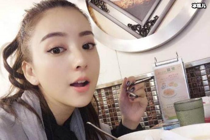 朱媛媛和老公携手度过美好的校园时光,如今已有一个11岁的女儿