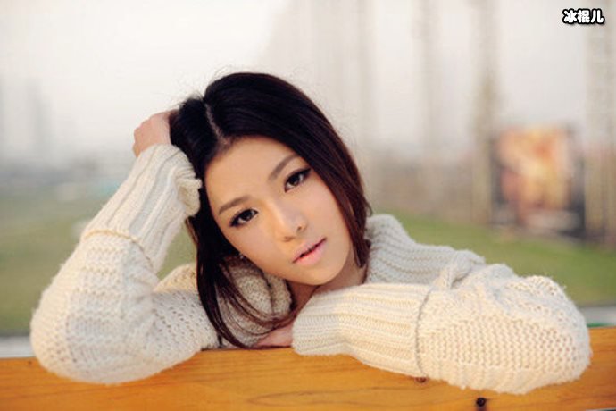 钟楚红在微博庆生花甲，同屏陈慧琳不输青春