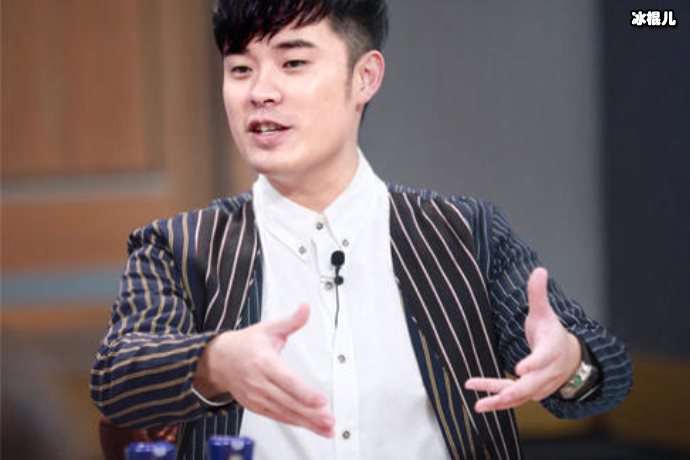 张子萱大女儿五官更像爸爸陈赫，和奶奶一起玩耍很开心