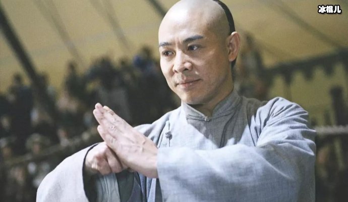 虽然在年少时的经历坎坷，但李连杰用实力证明了自己