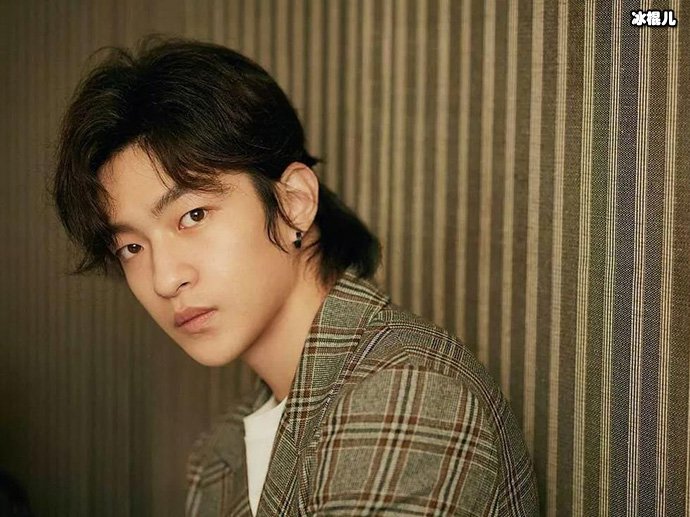 屈楚萧是怎么凉的? 屈楚萧过往黑料揭秘!