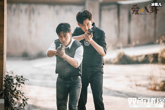 《双面神探》开播引热议! 刘奕君刘怡潼同台上阵父子兵!