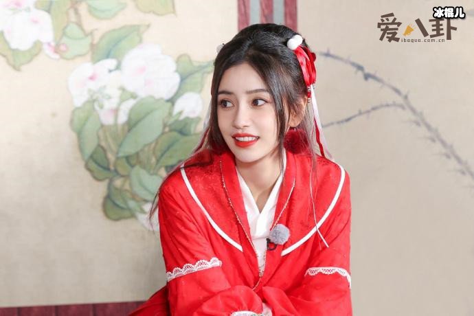 Angelababy疑似退出跑男, 宋雨琦受捧Angelababy成背景板?