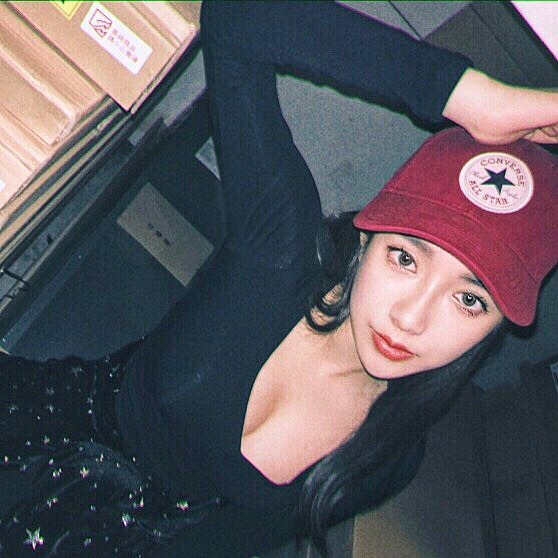 這女孩必珍惜！性感「牙套妹」妍芯，頭部以下身材火辣到呼吸困難了….