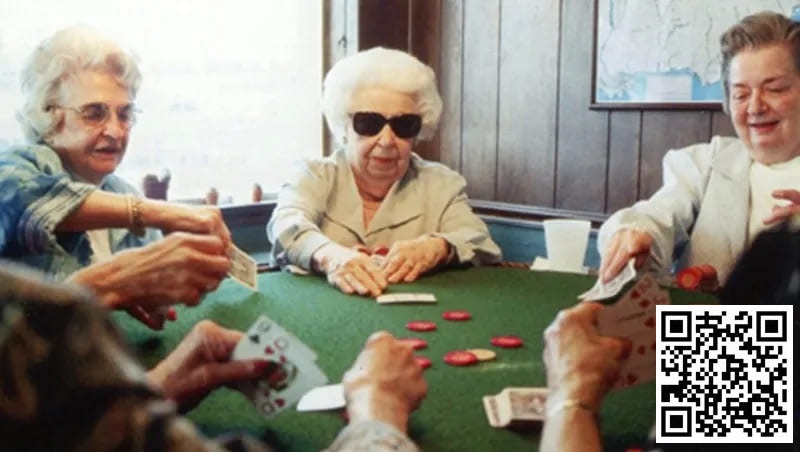【EV扑克】105岁老太打扑克庆祝生日,果然扑克才是保持年轻的利器
