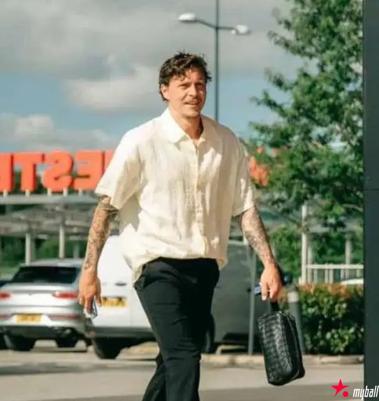 大发体育-曼联受伤铁卫或压哨转会意甲,娇妻学罗马诺暗示,大发助力你的致富之路!