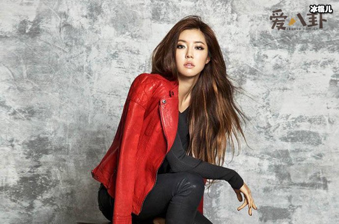 朴寒星感情现状如何? 她与圈外老公离婚的吗