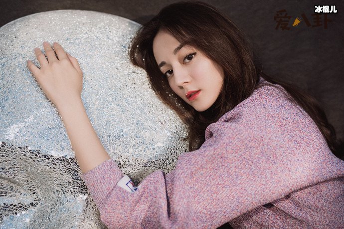 迪丽热巴家里很有钱吗?家境揭秘迪丽热巴家庭成员有谁