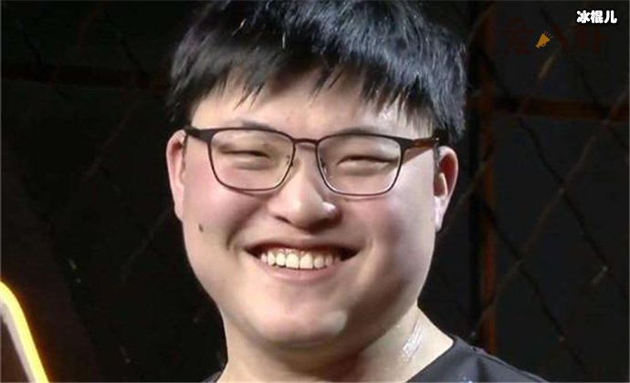 简自豪的女朋友是谁?揭秘Uzi详细资料及女友奥咪咪信息