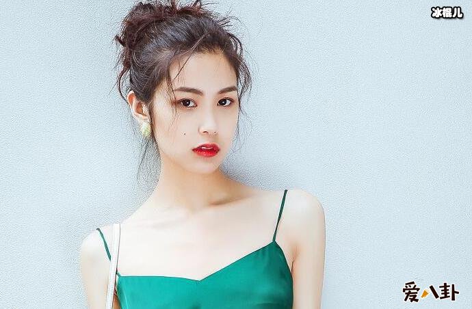 张昊玥为什么打马赛克? 衣领太低是假原来是这个原因