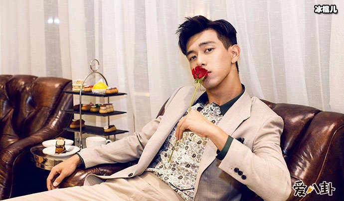 李现喊话跟拍者爆粗口, 走红高人气脾气要改改?