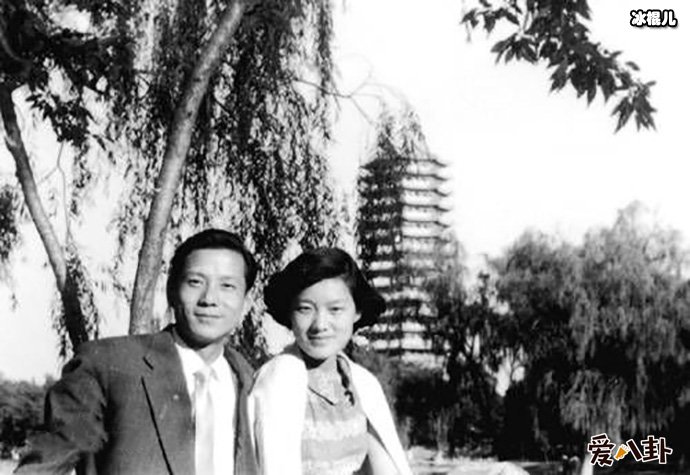 洪晃父亲身份背景惊人, 起底洪晃亲生父母离婚原因!