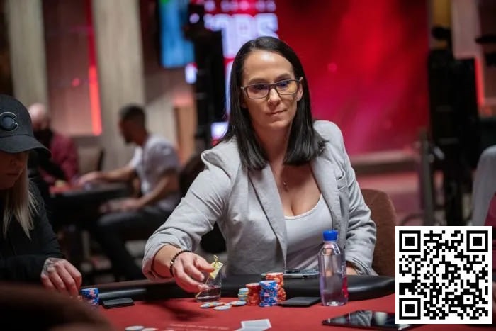 【EV扑克】在同一手牌击中两个同花顺!这是什么梦幻牌局