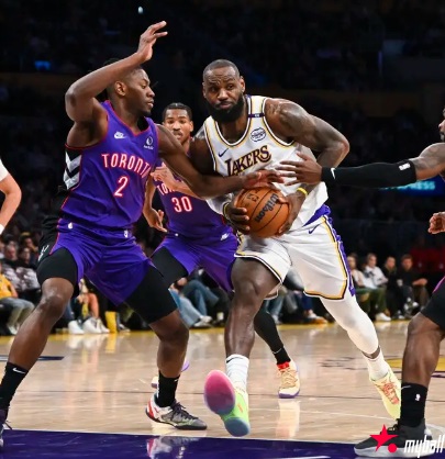 大发体育-老詹再斩三双浓眉被戳眼伤退,大发助力你的致富之路!