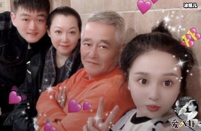 赵本山全家福流出,婚姻过往被扒网友直呼不敢相信!