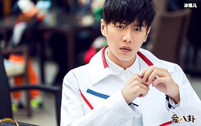 张若昀回应唇钉 ,他以前原来是这样的一个人