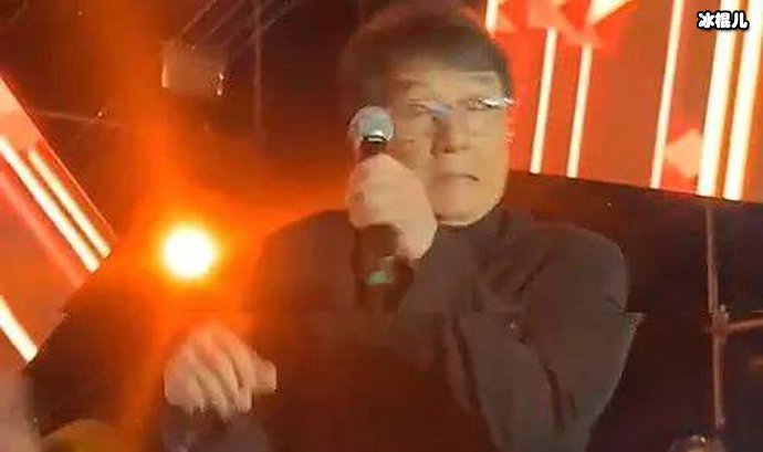 成龙演出出现了意外为何还能如此淡定?被网友说不愧是大佬!