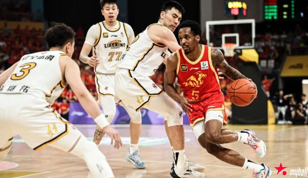 迈博体育 布朗30+9 广厦26分大胜辽宁总分2-0拿赛点