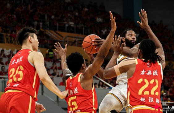 大发体育-广厦3-0横扫辽宁进总决赛！胡金秋36+10赵继伟17+6，大发助力你的致富之路！