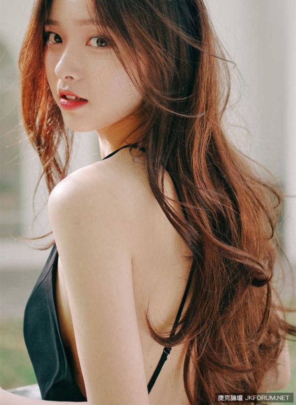 氣質形象爆紅，韓國網紅臉書關注率迅速衝到二十七萬，紅到爆紫！這完全是我的菜啊！