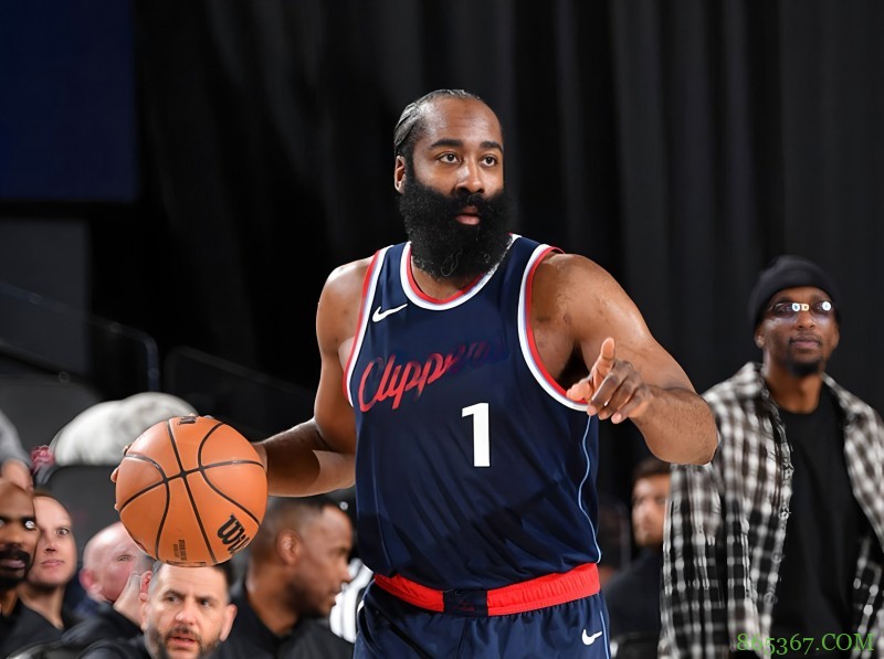 焦点球星连续出场，状态起伏引发热议