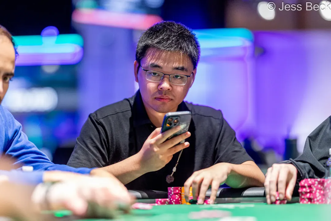 【EV扑克】2026WSOP | 主赛剩62人,唐俊杰记分牌第七,携手Tianle Wang、章聪雅挺进Day7