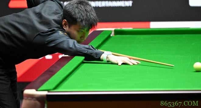上海大师赛：赵心童6-2横扫丁俊晖，三杆破百强势晋级八强